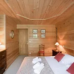 Typique A Avec Parking Et Wifi, Proche Centre Et Pistes - Fr-1-343-182 Chalet