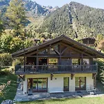 Chalet Typique A Avec Parking Et Wifi, Proche Centre Et Pistes - Fr-1-343-182
